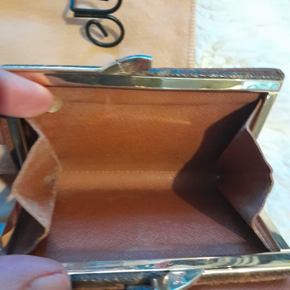 Louis Vuitton kisslock wallet/cardholder EUC - Picture 14 of 16